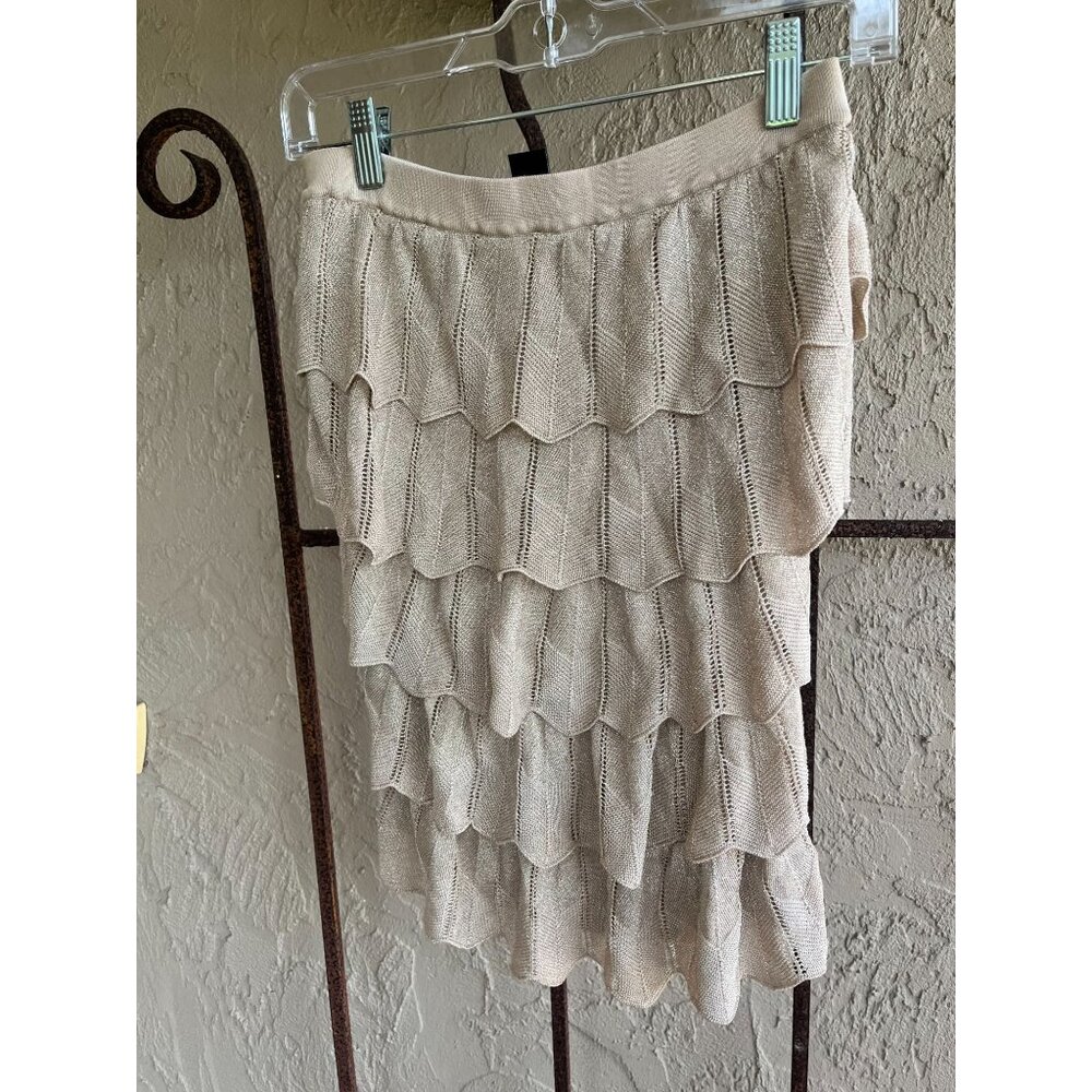 White House Black Market Metallic Gold Tiered Skirt Knit Size XS 93624 - Picture 6 of 6